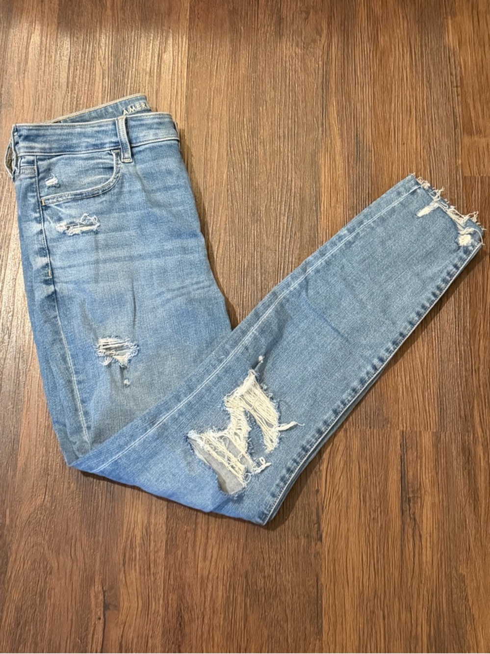 American Eagle Outfitters Light Blue Distressed Skinny Jeggings - Picture 5 of 9